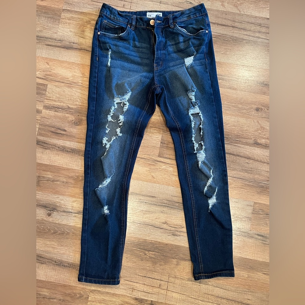 Refuge Women’s size 5 Dark Wash Distressed Skinny Jeans